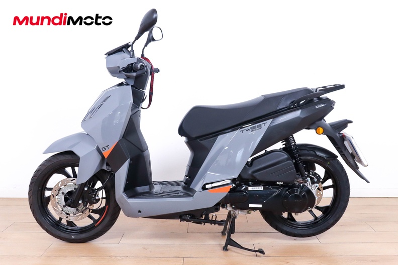 Motorbike image 5