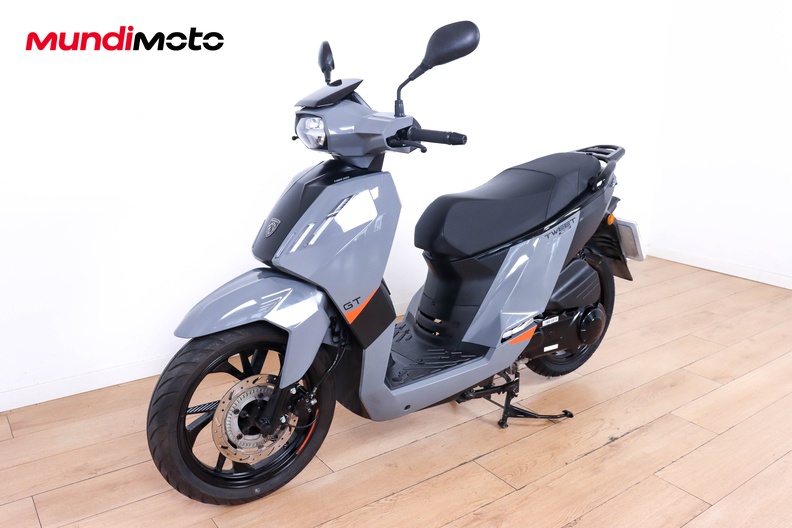 Motorbike image 7