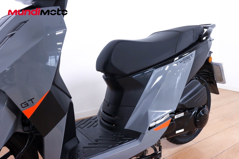 Motorbike image 8