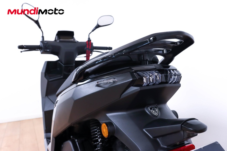 Motorbike image 9