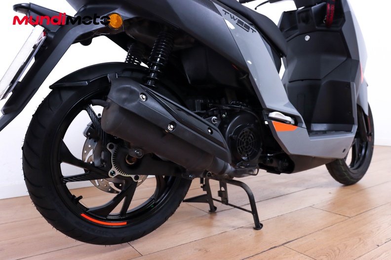 Motorbike image 3