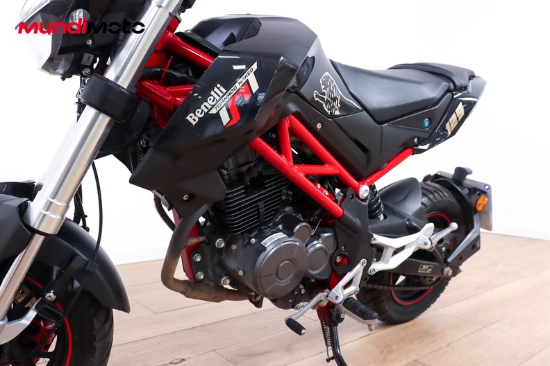 Motorbike image 9