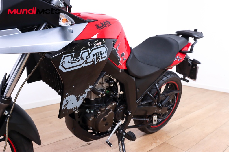 Motorbike image 9