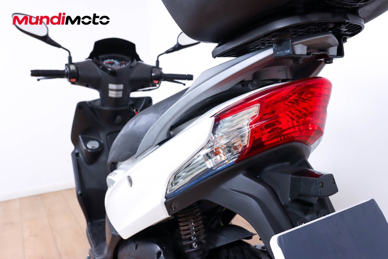 Motorbike image 9
