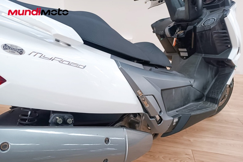 Motorbike image 3