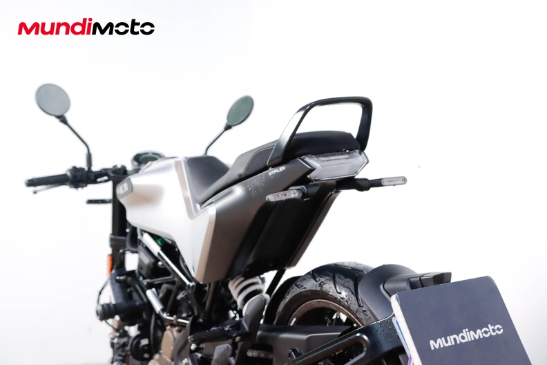 Motorbike image 9