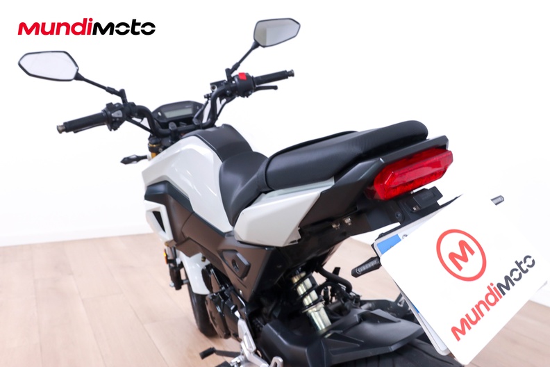 Motorbike image 8