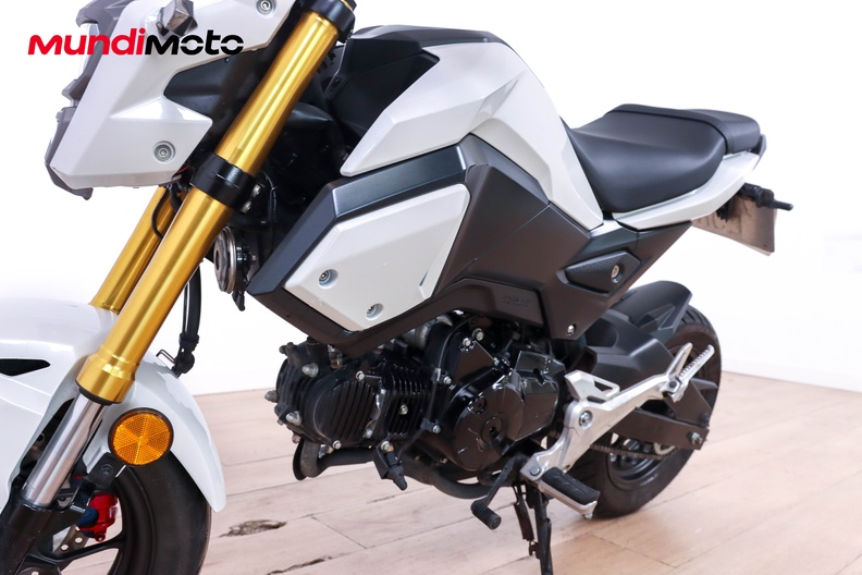 Motorbike image 9