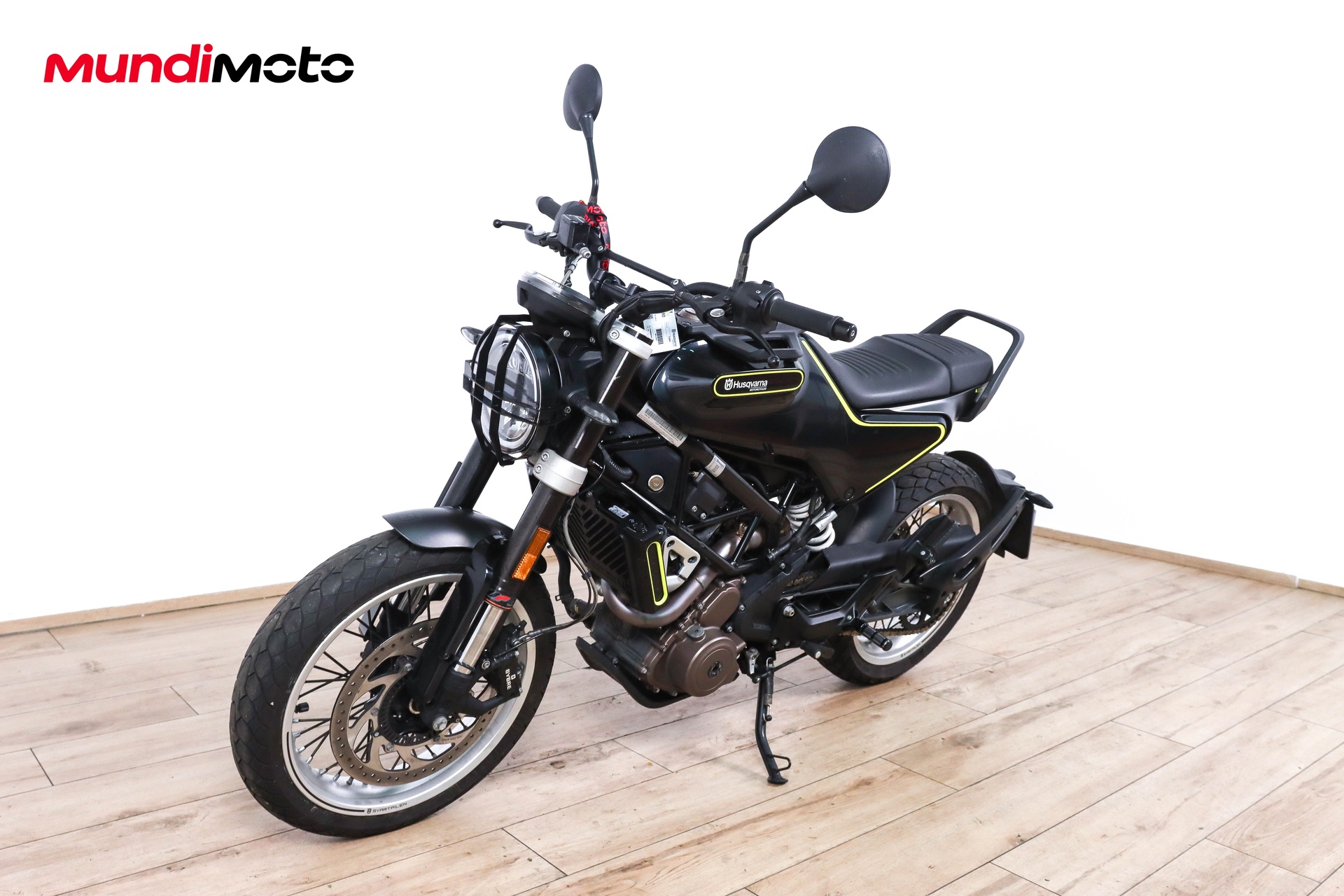 https://assets.mundimoto.com/images/e63e614a-9a6b-493b-881a-25b39370f576/LEFT_FRONT-0_detail.jpg