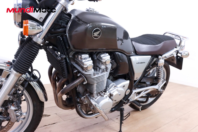 Motorbike image 9