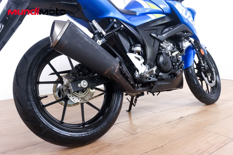 Motorbike image 3