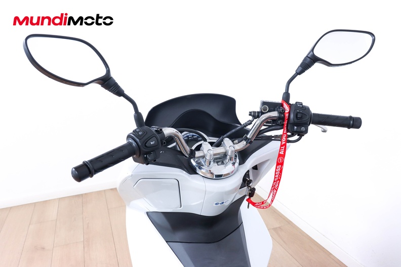 Motorbike image 10