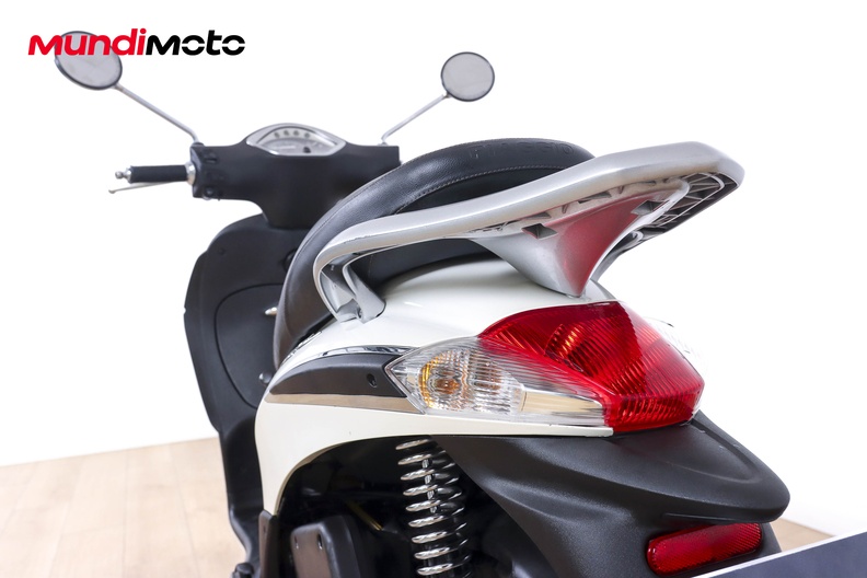 Motorbike image 9