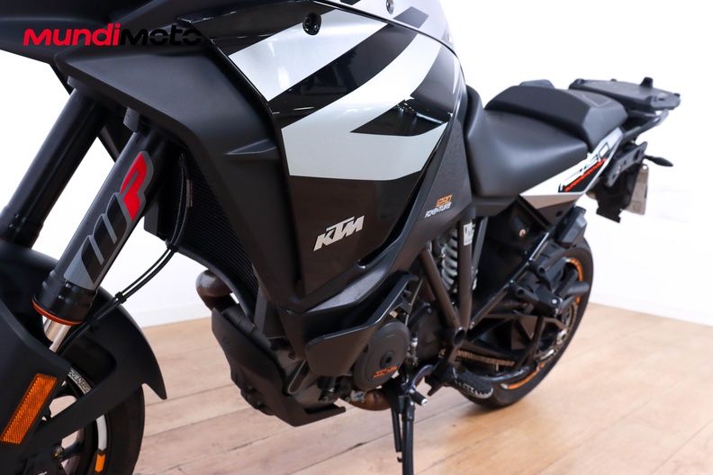Motorbike image 9