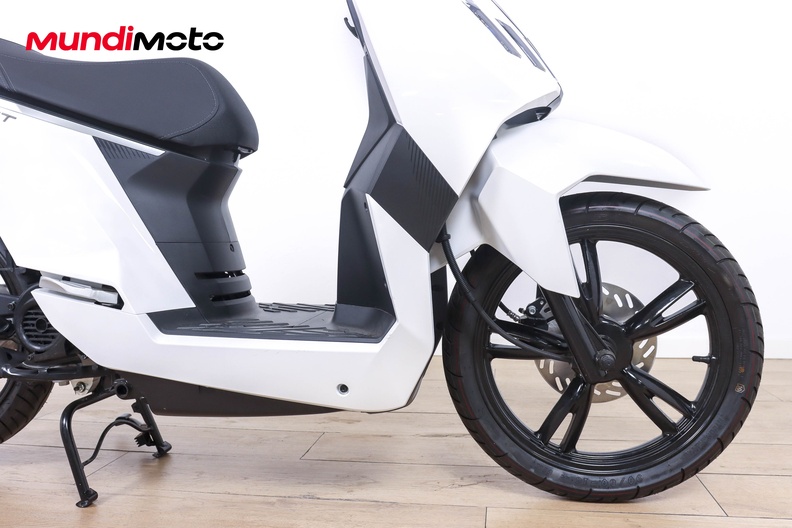 Motorbike image 12