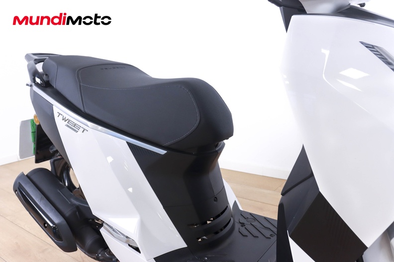 Motorbike image 13