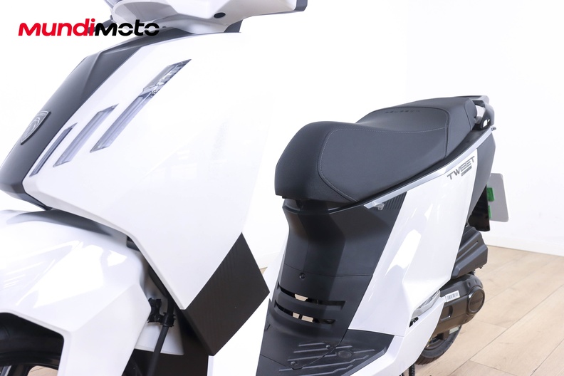 Motorbike image 8