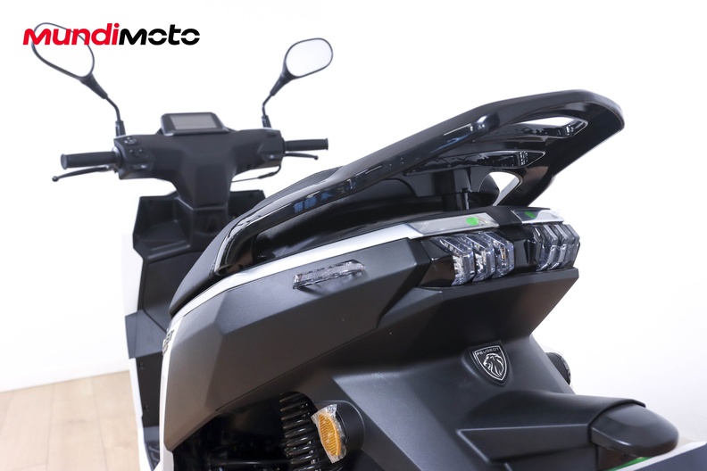 Motorbike image 9