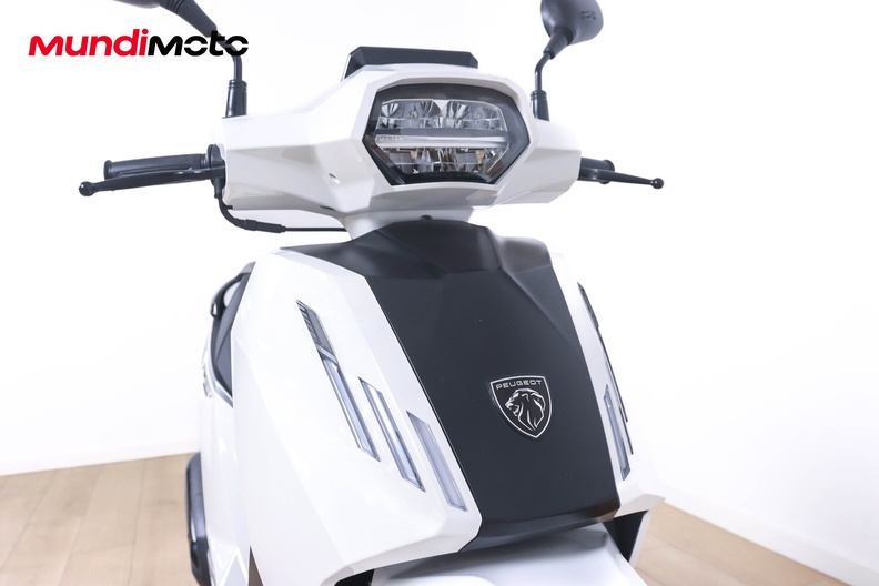 Motorbike image 4