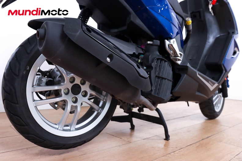 Motorbike image 3