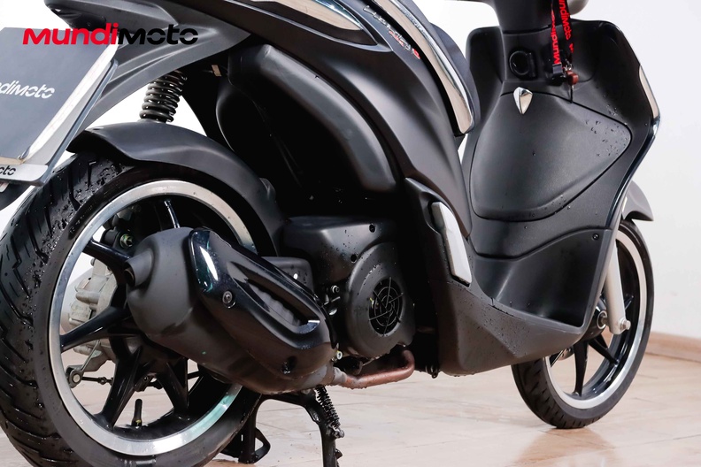 Motorbike image 3