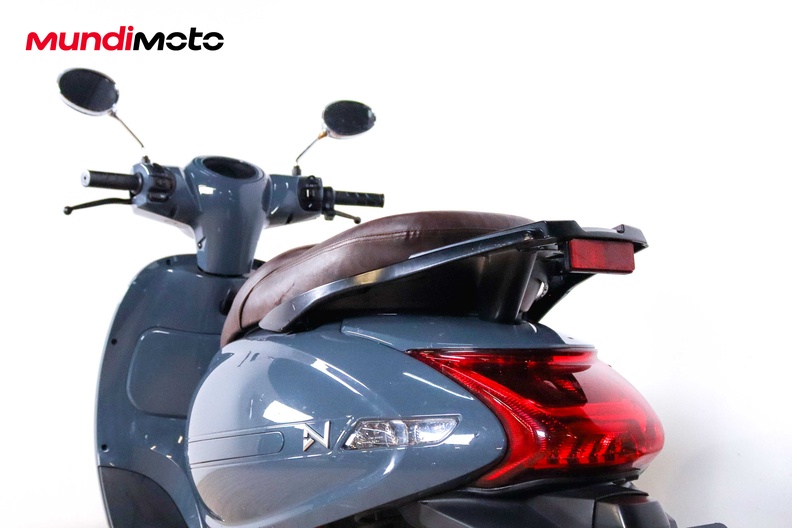 Motorbike image 9