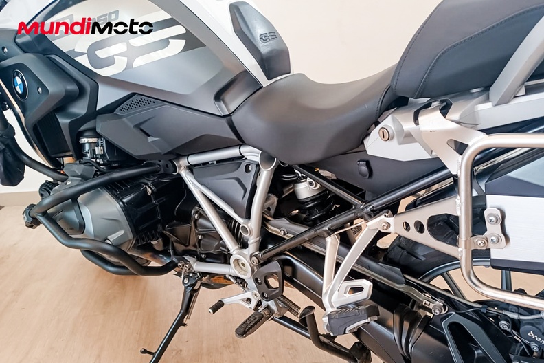 Motorbike image 8