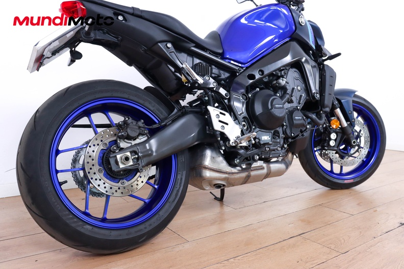 Motorbike image 3