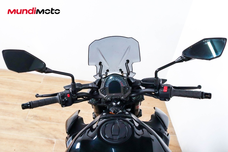 https://assets.mundimoto.com/images/efaf15a2-a8da-4269-9185-c7b742406c06/COCKPIT_HANDLEBAR-0_medium.jpg