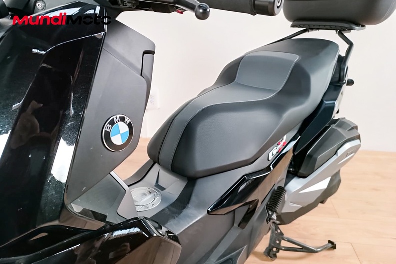 Motorbike image 9