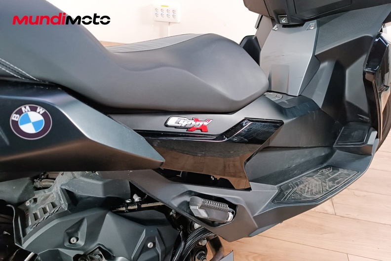 Motorbike image 3