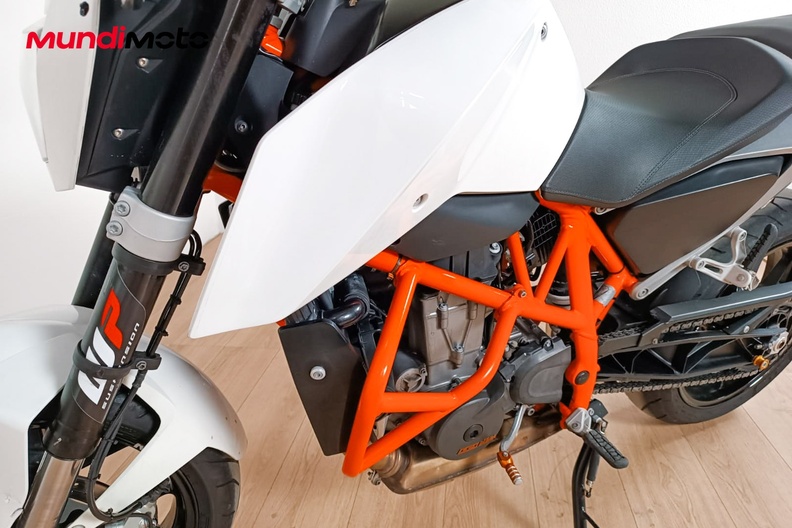 Motorbike image 9