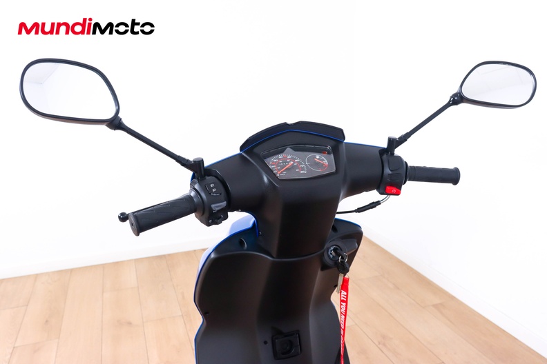 Motorbike image 10