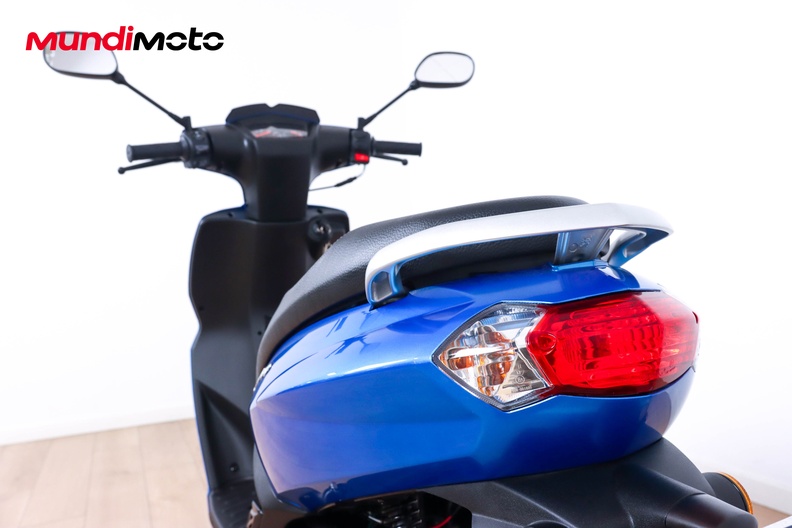 Motorbike image 9