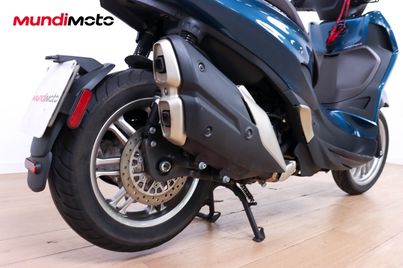 Motorbike image 3