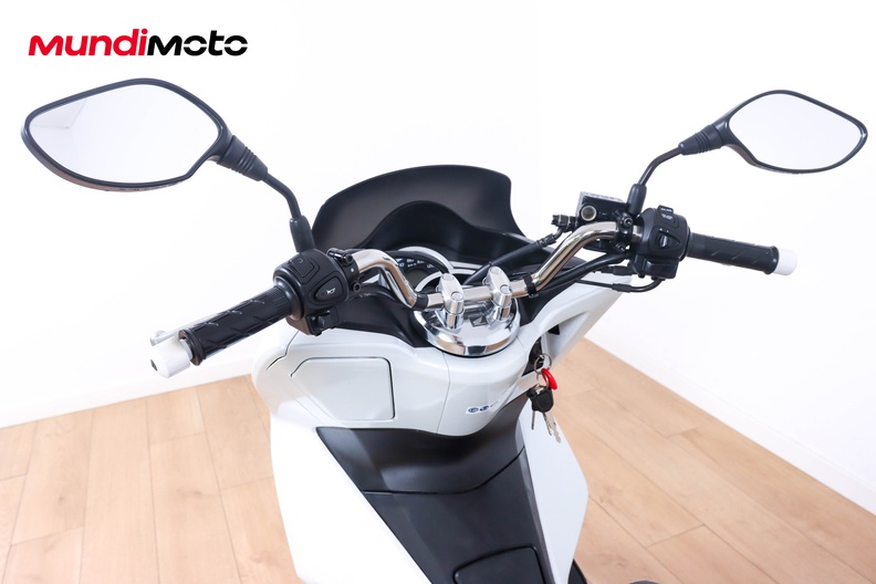 Motorbike image 10