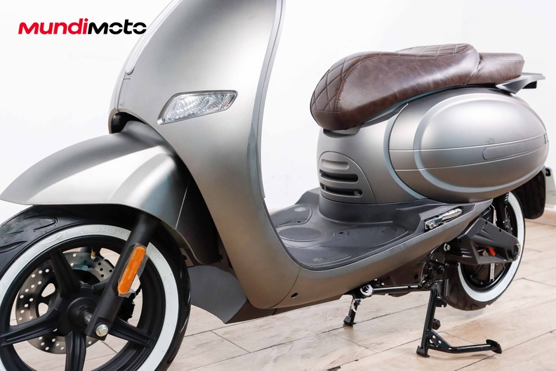 Motorbike image 9