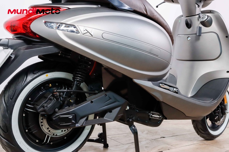 Motorbike image 3