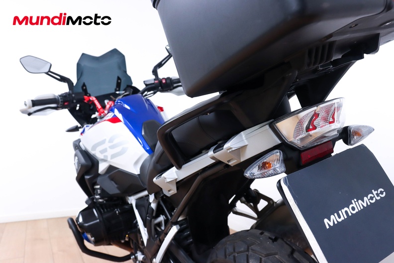 Motorbike image 9