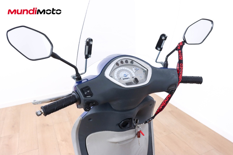 Motorbike image 10