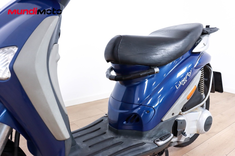 Motorbike image 9