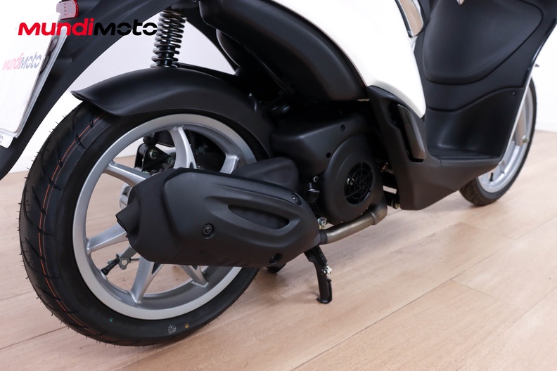 Motorbike image 3