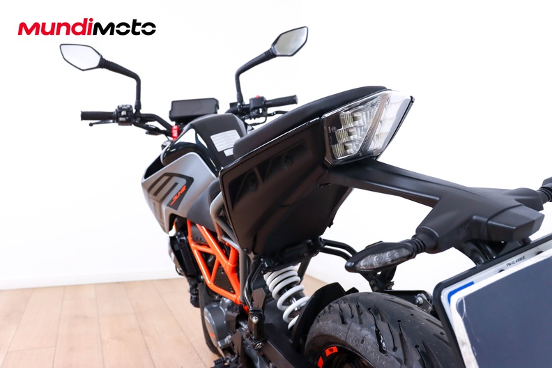 Motorbike image 9