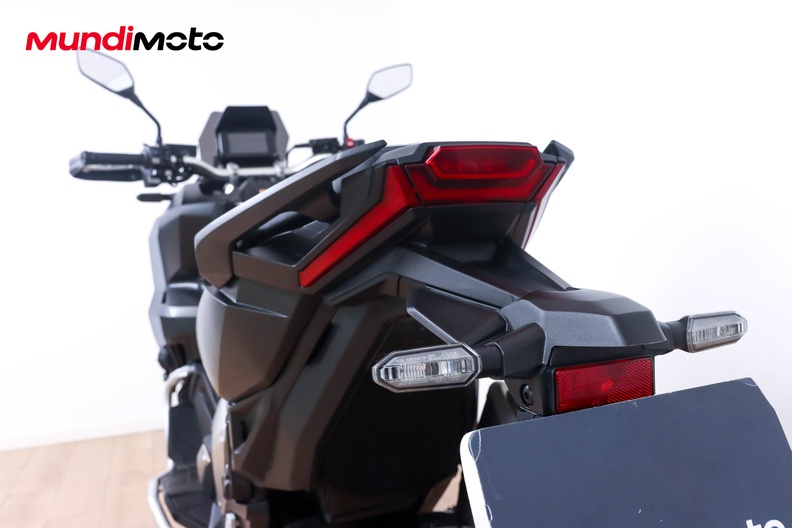 Motorbike image 9