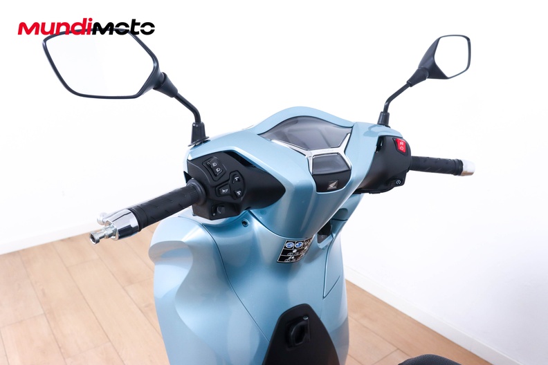 Motorbike image 10