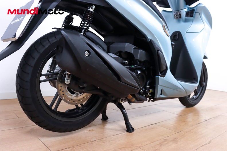 Motorbike image 3
