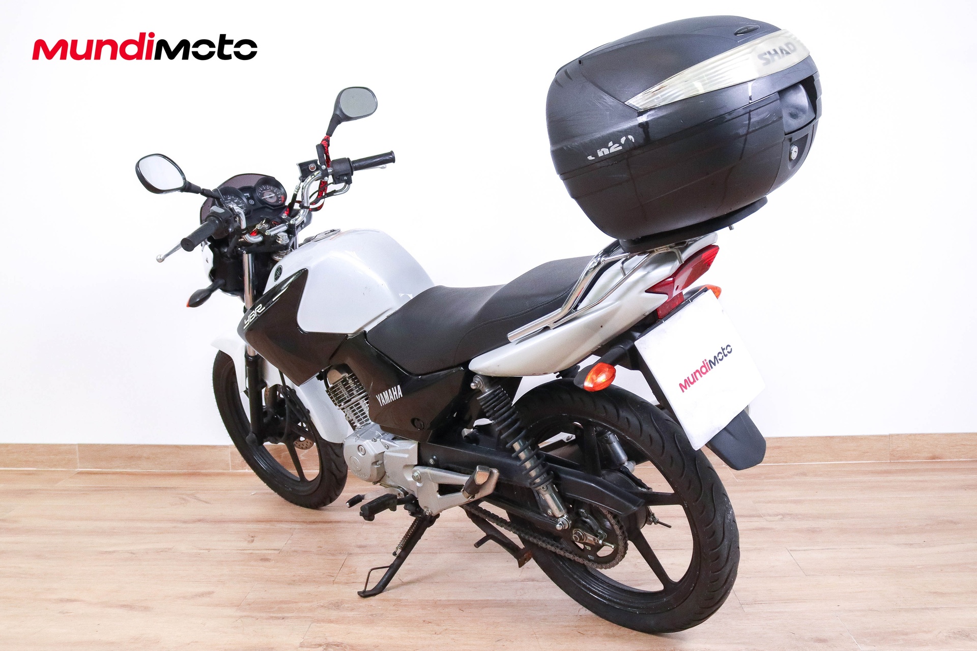 https://assets.mundimoto.com/images/fe03a5ca-ec72-4698-acc6-0e83bea2eba9/LEFT_FRONT-0_detail.jpg