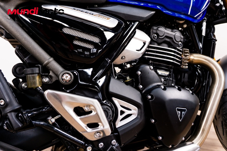 Motorbike image 3