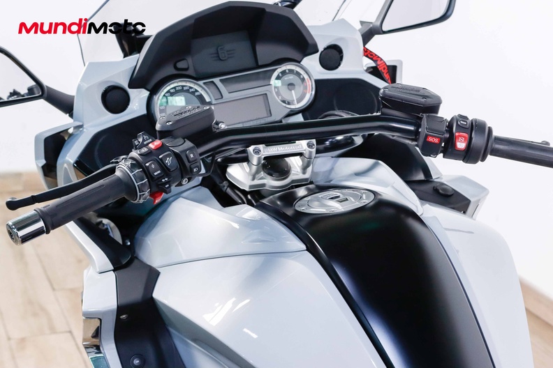 https://assets.mundimoto.com/images/ff1c5c64-e77c-4587-b210-0c1b3a594505/COCKPIT_HANDLEBAR-0_medium.jpg