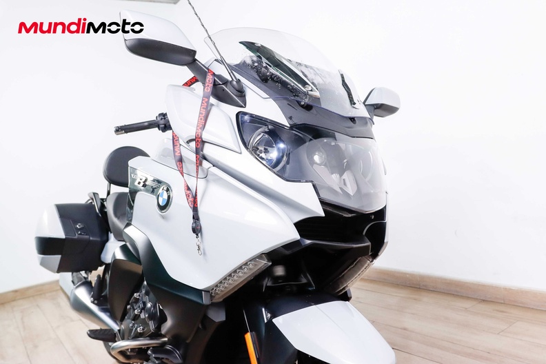 https://assets.mundimoto.com/images/ff1c5c64-e77c-4587-b210-0c1b3a594505/RIGHT_FRONT_DETAIL-0_medium.jpg